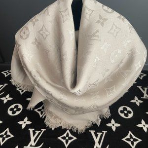 LOUIS VUITTON SILVER / GREY SILK SCARF (BIG!) WITH BOX